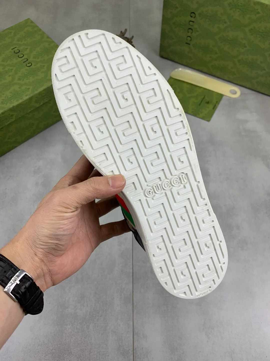 Men's Men's Shoes P420 💰[New Style] 🆘 The latest model from Gucci's official website🎁Classic casual and fashionable men's shoes👟Hot style💥Simple and elegant style, exclusive for trendy men. Unique latest brand elements from the official website👑Gucci original decoration, fashionable and generous, made of original soft calfskin fabric➕Comfortable soft sheepskin lining ✅The official website specifies wear-resistant rubber outsole_full of elasticity, classic model taken in real life🎬Color: 2️⃣colors available😍Number: 38-44